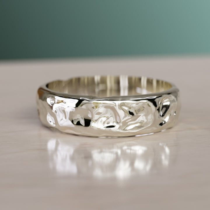 Rio håndskåret naturinspirert bryllupsring smeltet teksturert bred ring