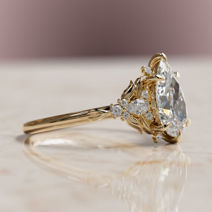 Bague de fiançailles en diamant de laboratoire : Siriwen taille poire fleur inspirée de la nature (monture seulement)